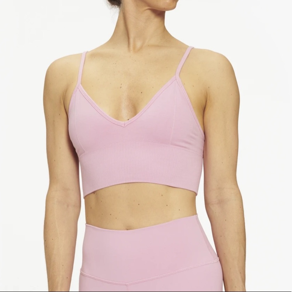 ALO Delight Bralette in Bubblegum